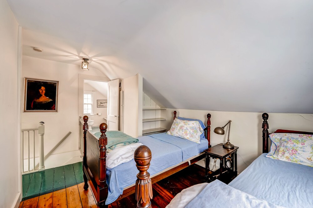 Ipswich Cottage: Beautiful Views, 5 Mins to Beach