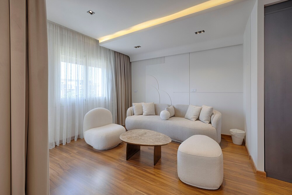 Vesta - Luxury Villa - 3BR - CFC II