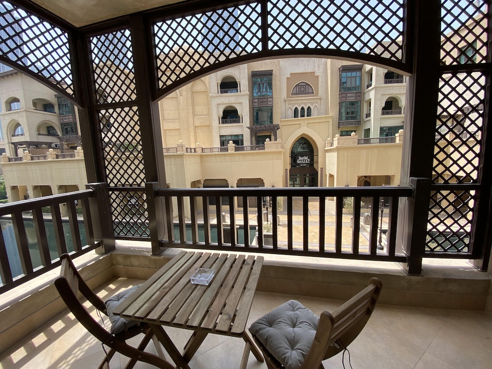 Lux BnB I Souk Al Bahar I Burj Khalifa Views