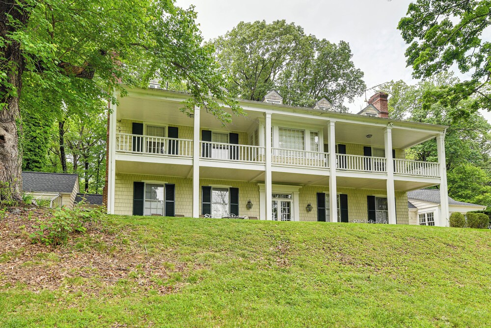 16 Mi to Baltimore: Spacious Home in Owings Mills!