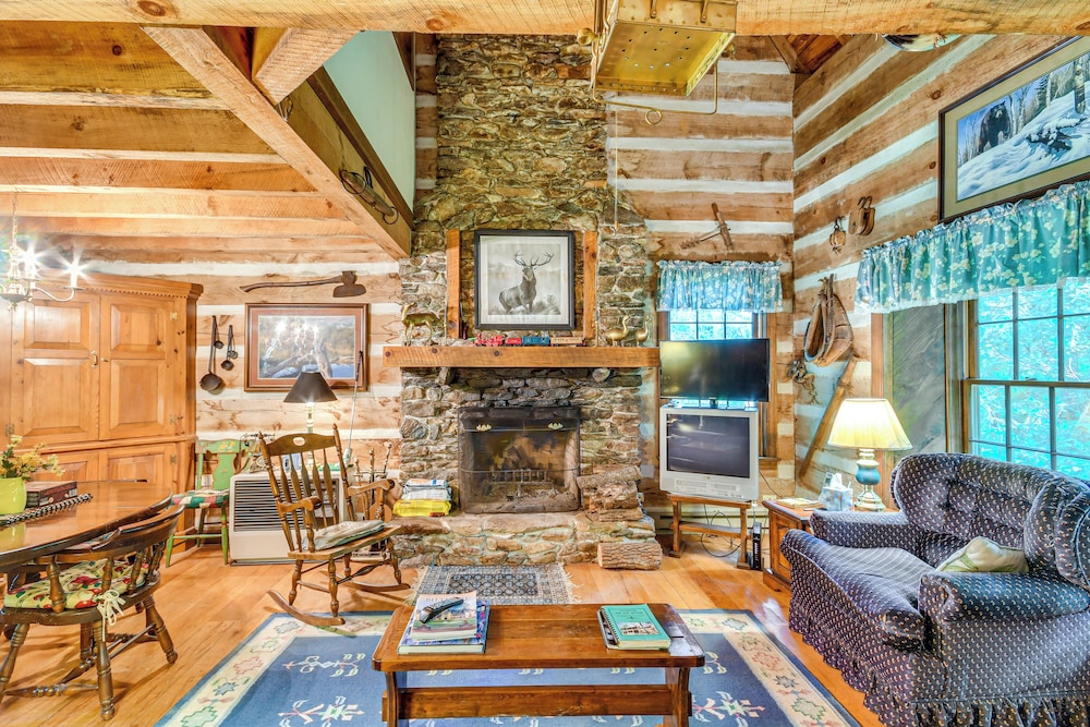 Peaceful Burnsville Cabin By South Toe River!