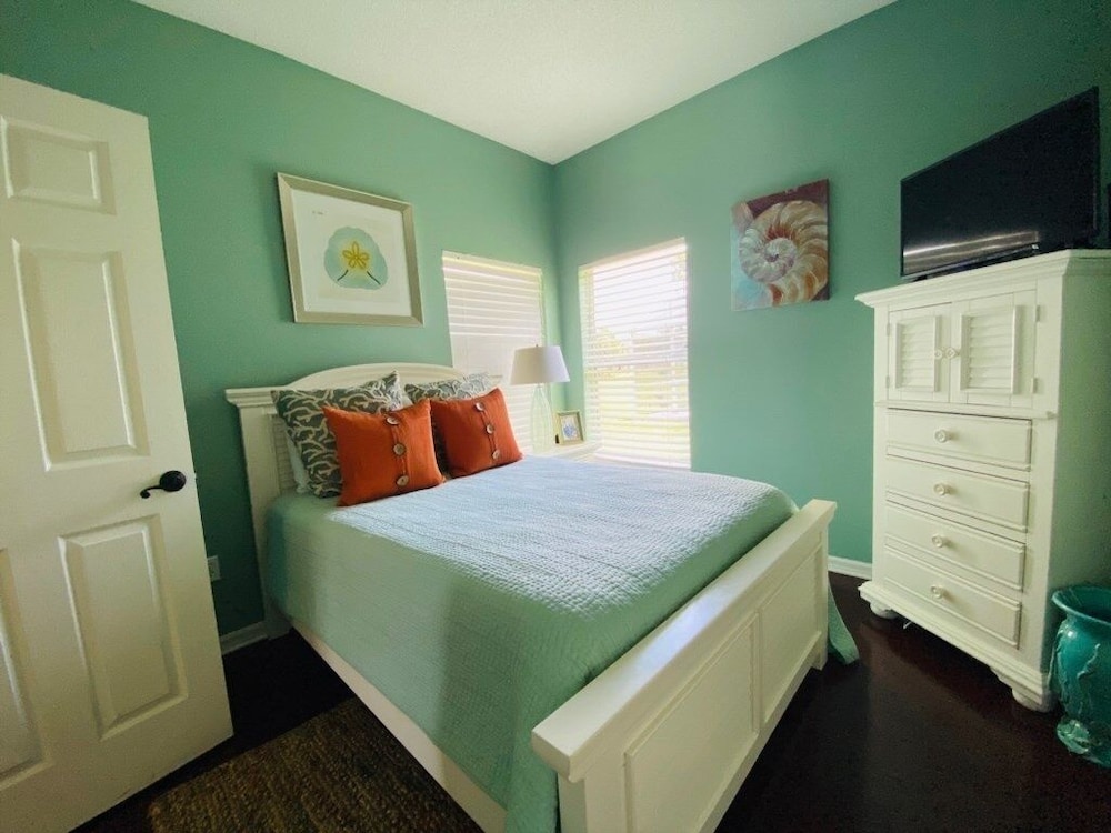Southern Dunes Golf Views! 5 Bedroom Home by RedAwning