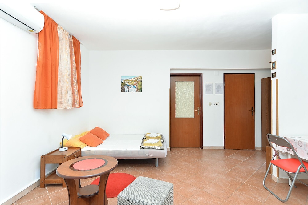 Apartments Mira 295