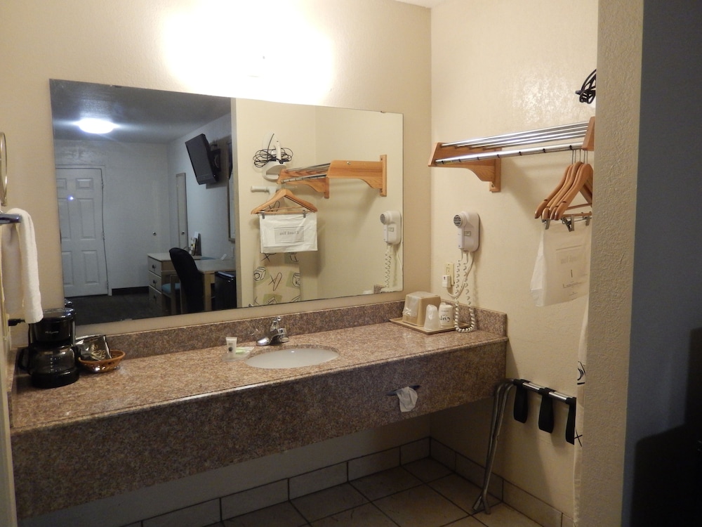 Pearsall Executive Inn