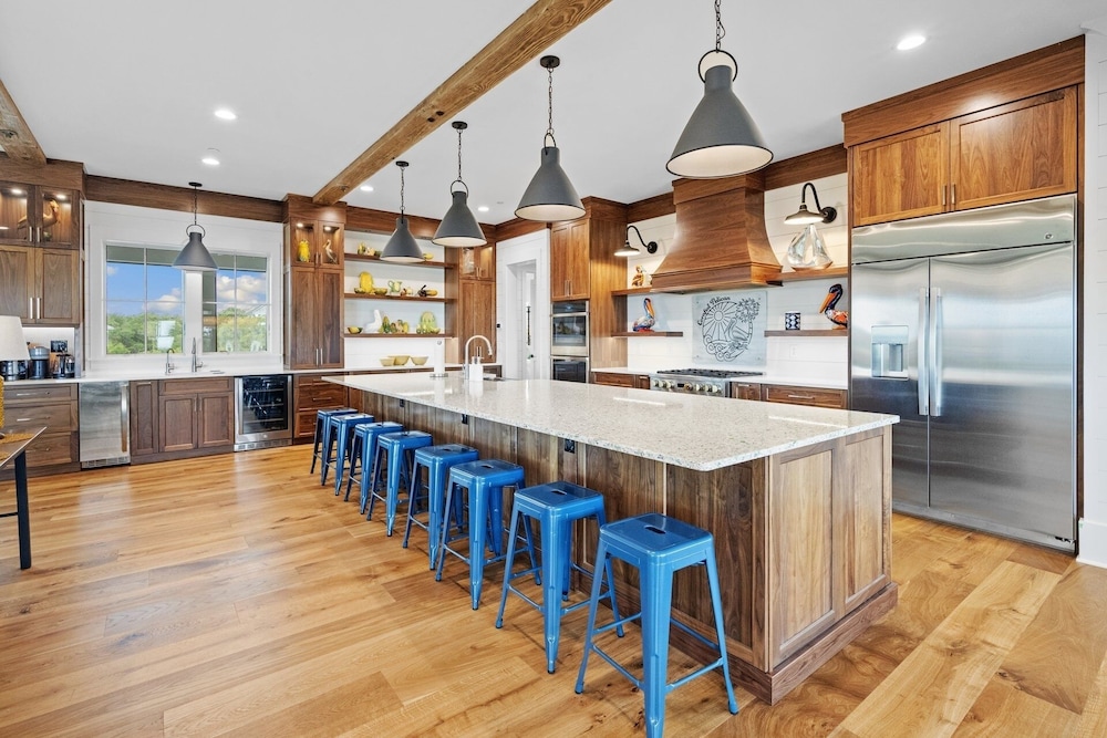 Cornfed Pelican 9 Bedroom Home