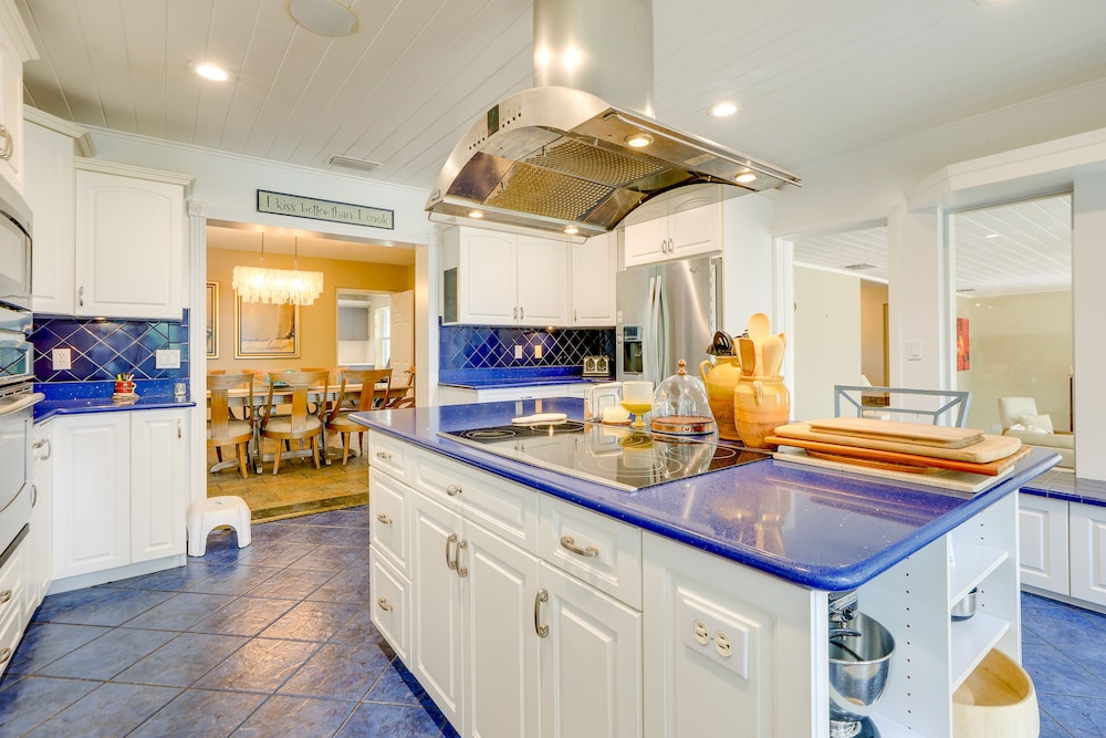 Lake Placid Vacations - Florida Retreat w/ Patio, Boat Dock Shuffleboard - Property Image 15