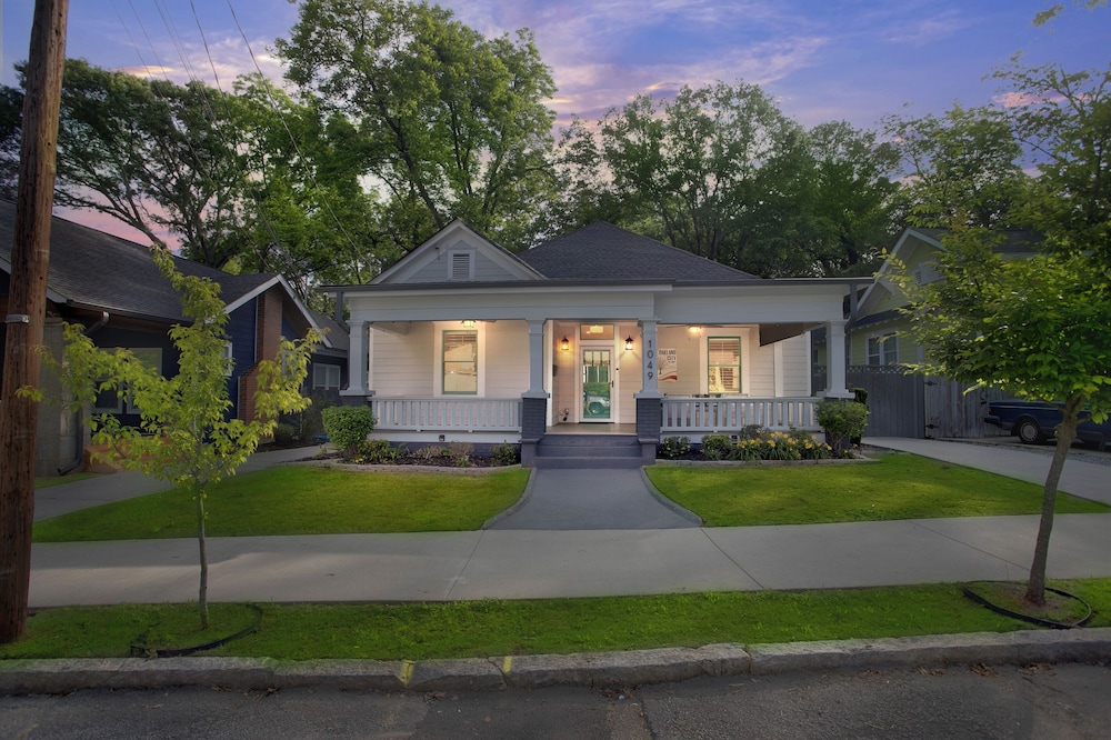 Modern Atlanta Getaway - Close To Downtown! 4 Bedroom Bungalow by Redawning view 3