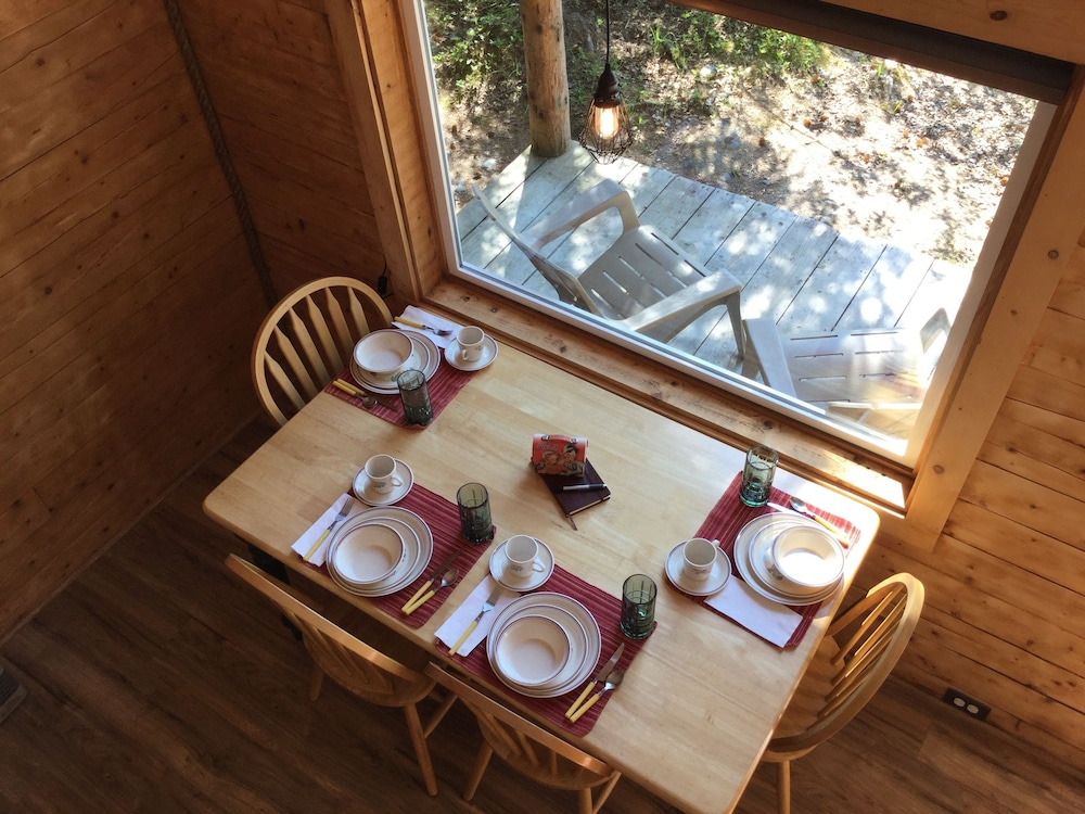 Renfro's Lakeside Retreat - Cabin's and R.V. Park