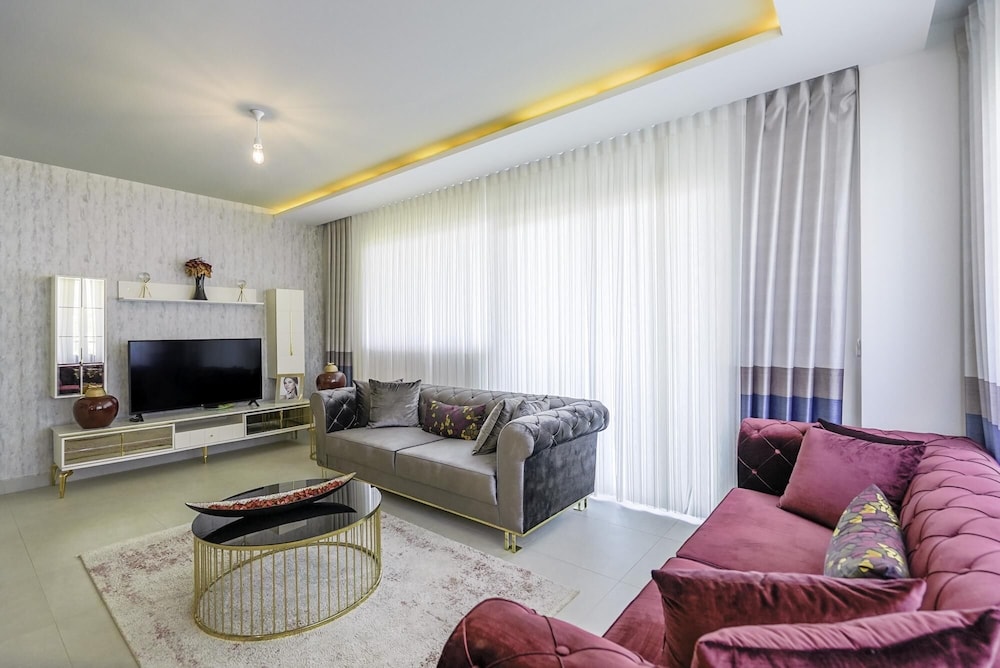 Sea View Stylish Flat w Shared Pool in Alanya view 4
