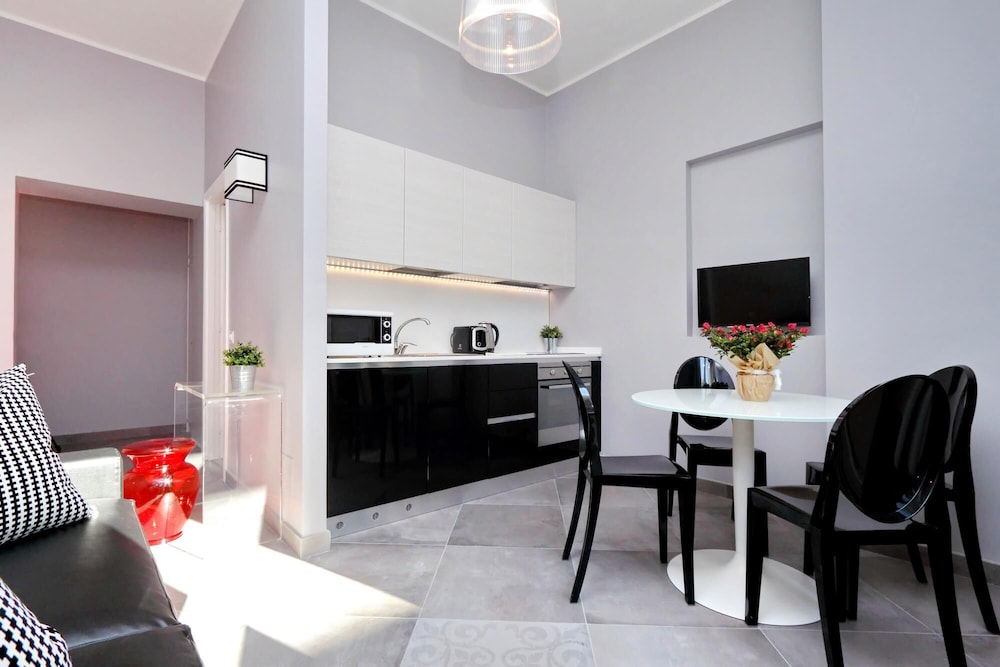 Rm-h501-pale6i4 Monti Apartments - M14