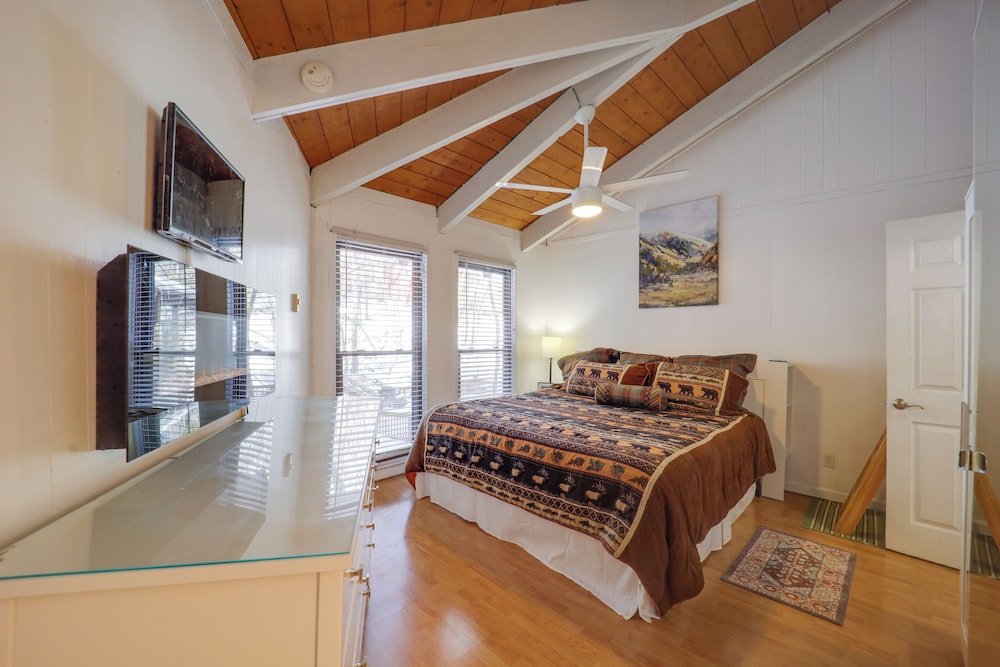 < 1 Mi to Beech Mountain Resort: Comfy Condo