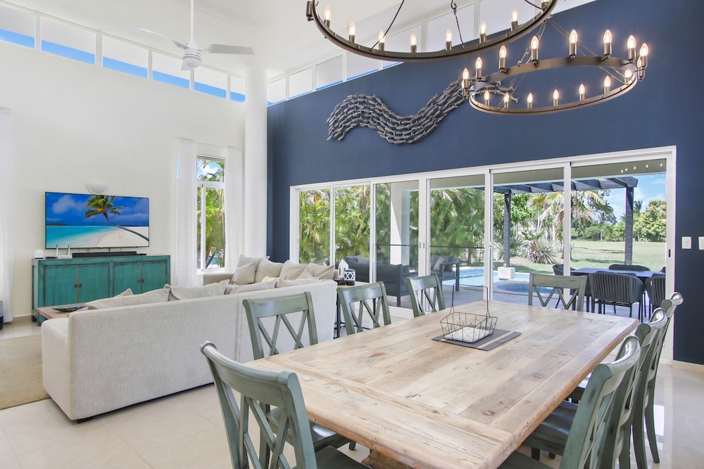 Luxury Golf Villa in Bavaro Cocotal Palma Real Pool Jacuzzi Staff