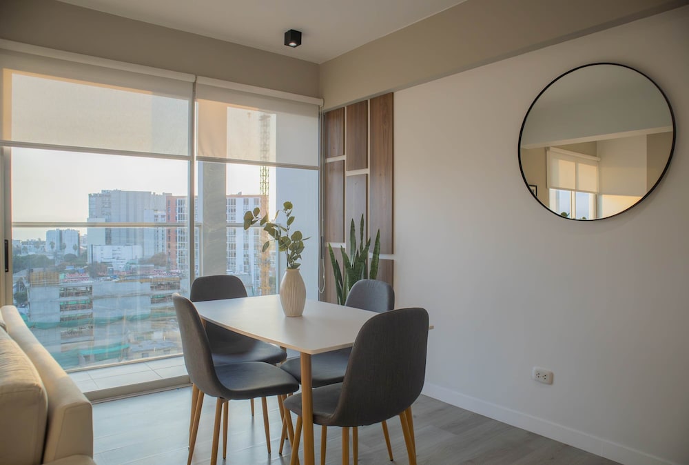 w Minimalist 2BR w Balcony in Barranco