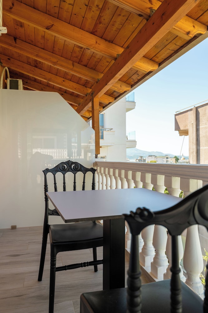 Sunny Villa