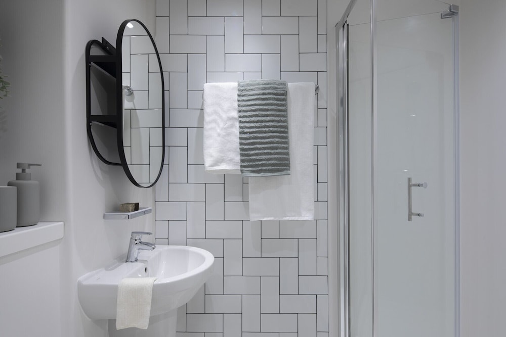 Modern Studios with Kitchen & Ensuite