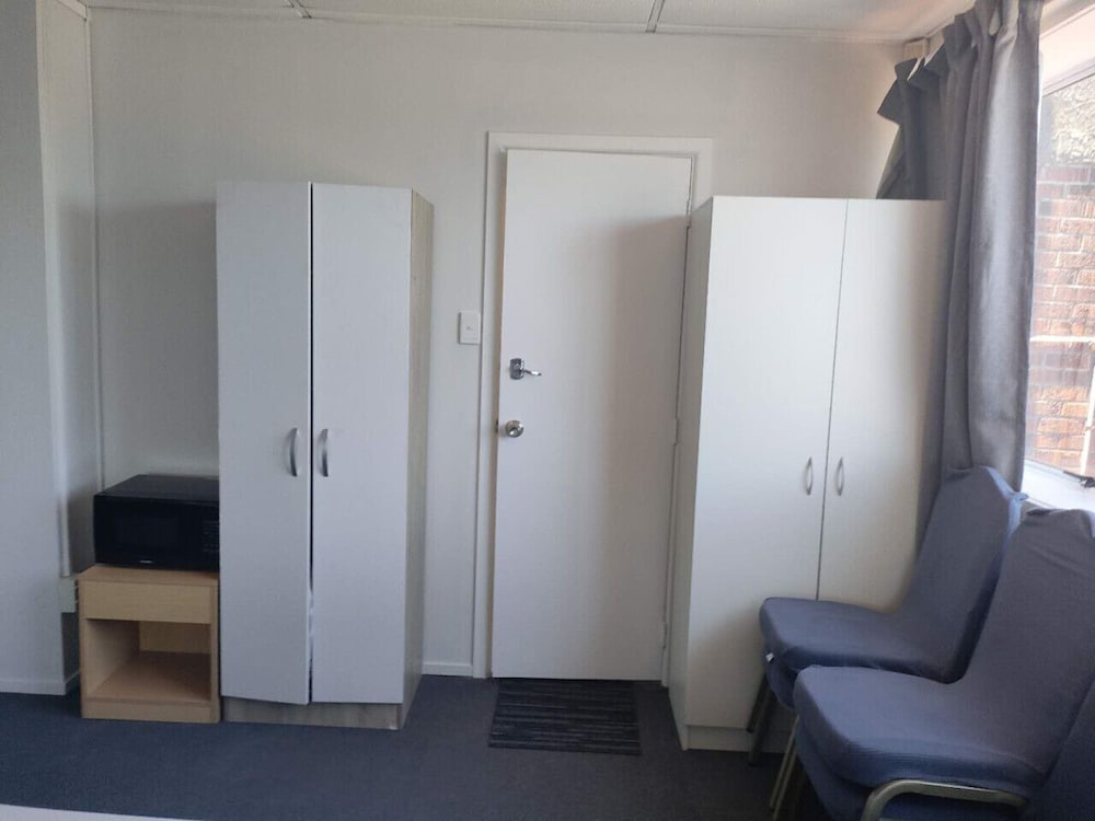 1 Double 1 Single 2 Sofa Beds Suite 2
