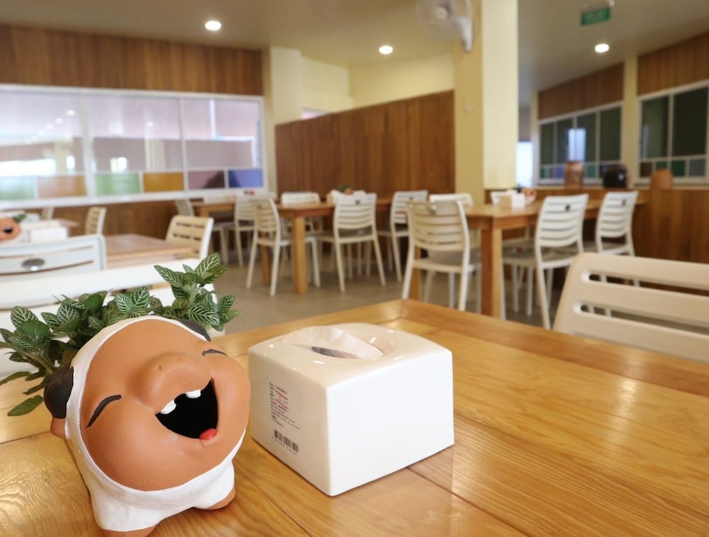 Food & Beverage