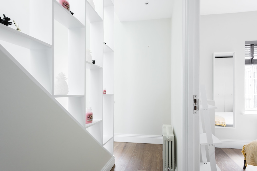 The Soho Hideout  - Modern & Bright 2BDR in Central London