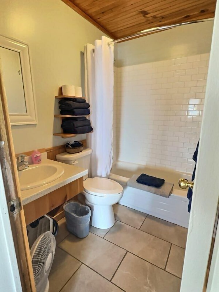 Cavendish Bosom Buddies Cottage Resort