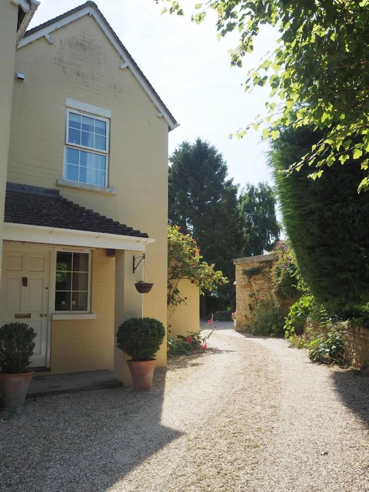 Holly House Bed & Breakfast