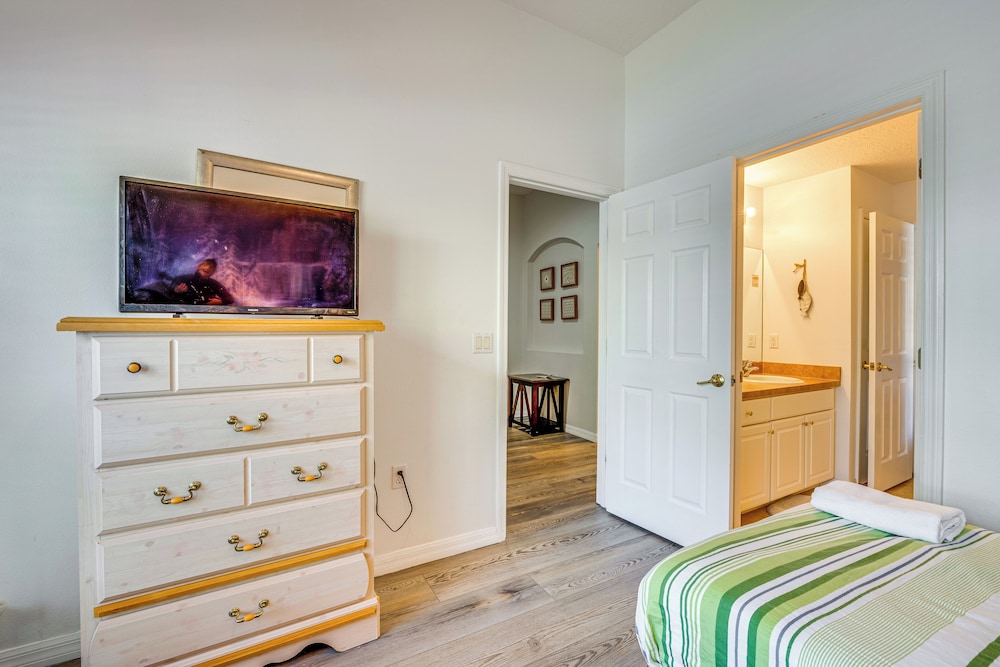 10 Mi to Disney: Family Retreat w/ Game Room!