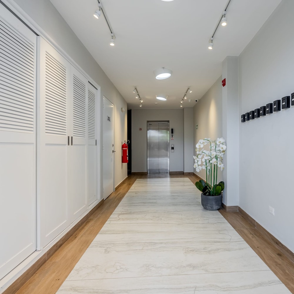 w Elegant 3BR With Modern Terrace in Panama