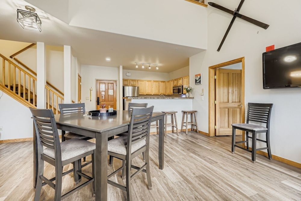 5094 Gateway 3 Bedroom Condo