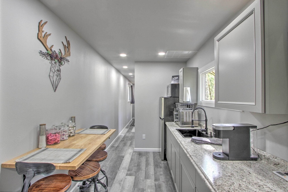 Unique Container Studio w/ Deck & Fire Pit! view 4