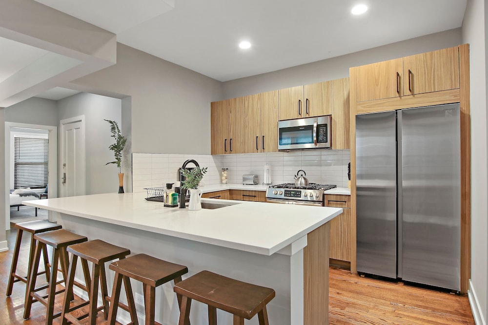 3BR Well-Furnished Apt - Kedzie 3F