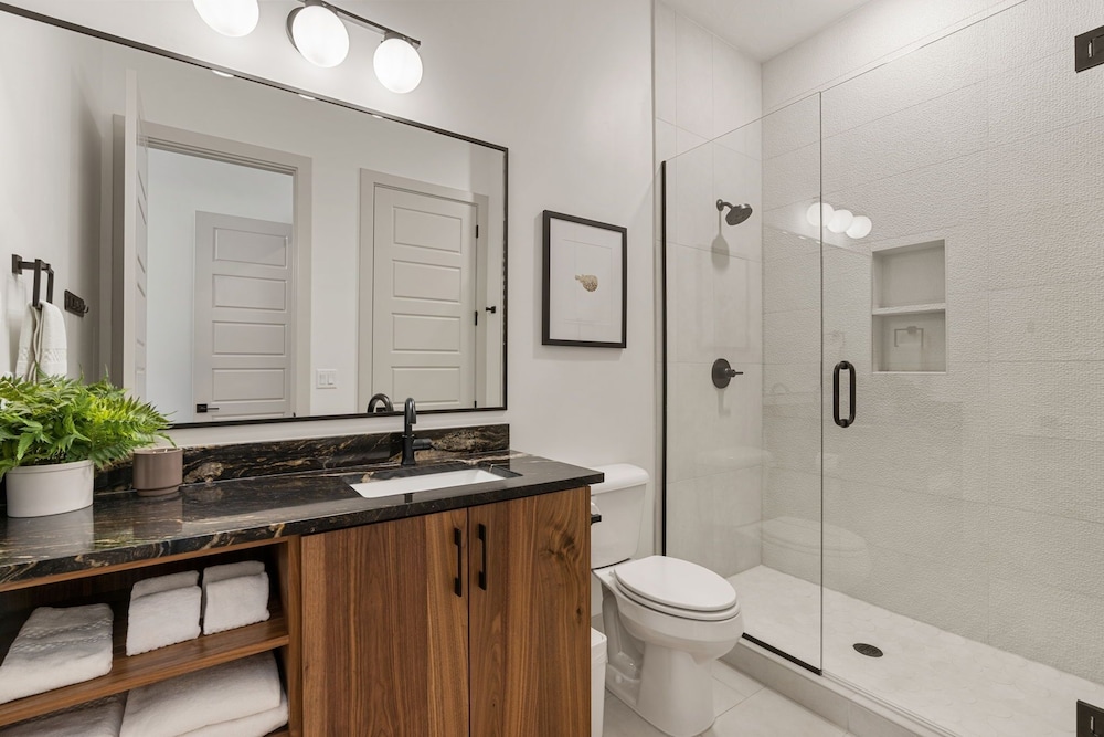 The Fish Bowl 6 Bedroom Townhouse