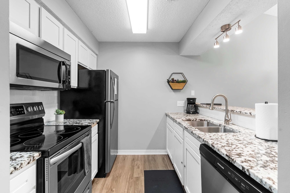 Quittin' Time Stay for 6 With Golf Course Views & Resort Amenities