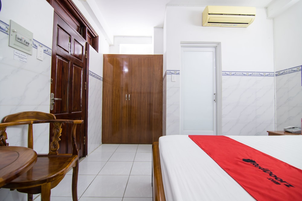 RedDoorz near Bau Cat Residence