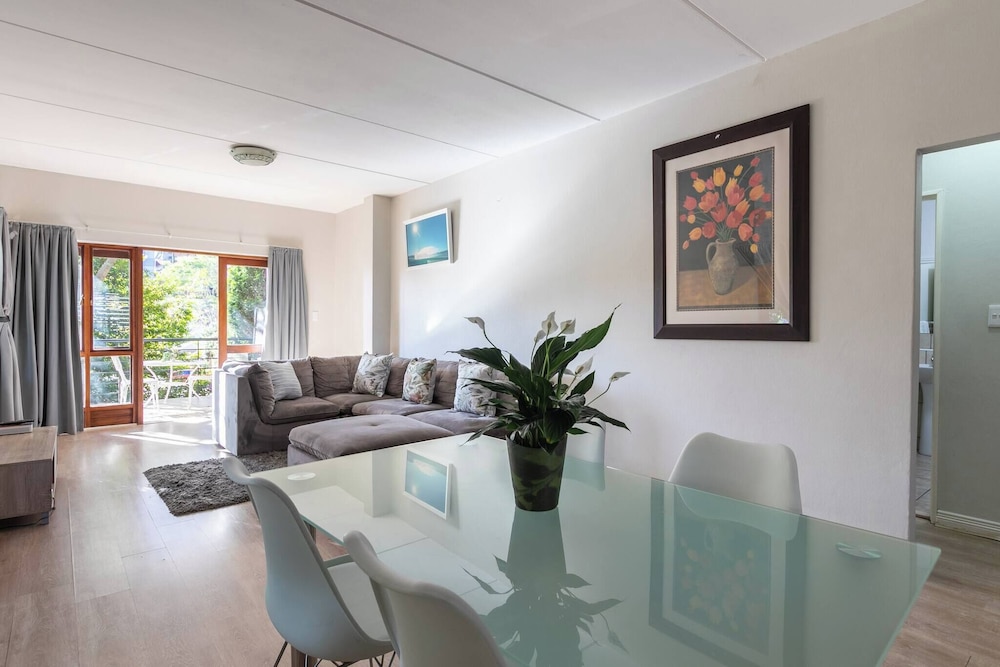 2bed in Sandton City