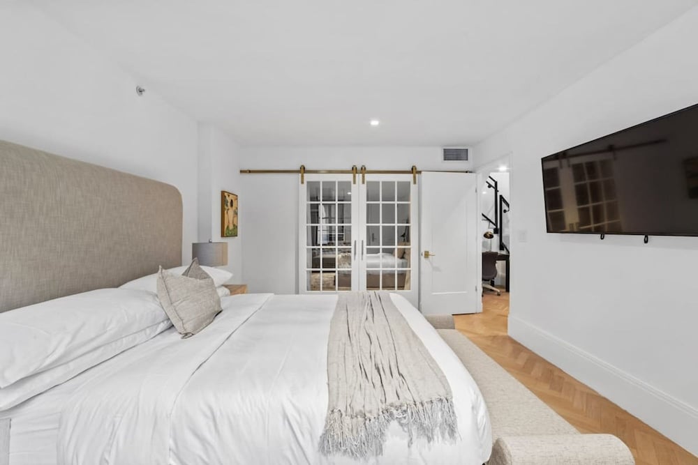 Clinton by Rovetravel 3BR Duplex w Backyard