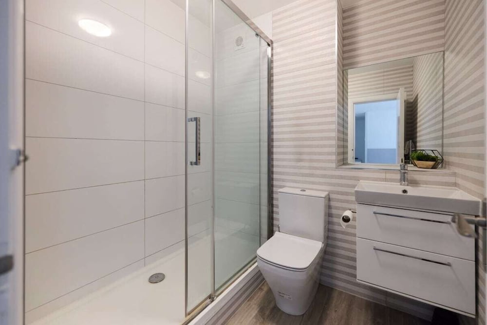 The Regent's Park Crib - Modern 1bdr Flat With Balcony