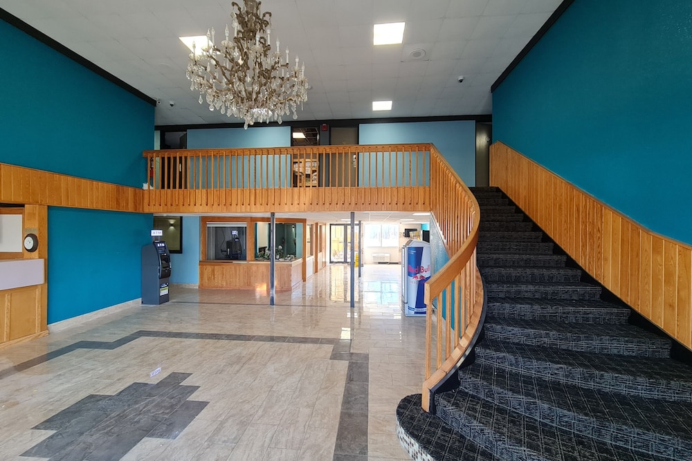 Bloomington Vacations - Bloomington Inn I-55 and I-74 - Property Image 18