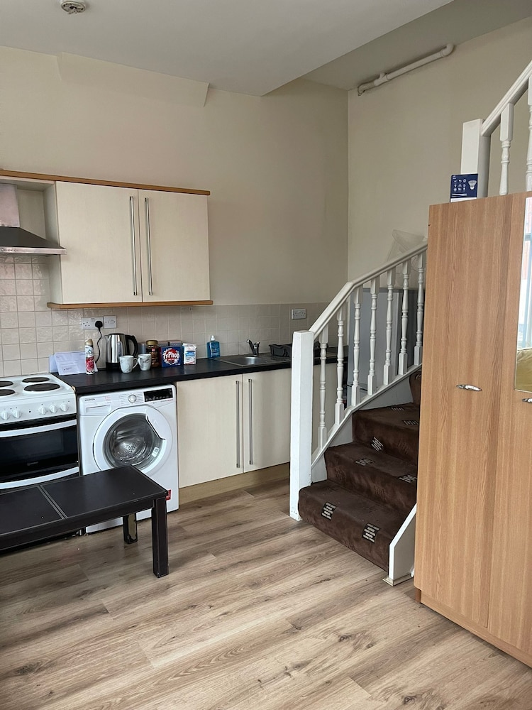 1 Bedroom Flat - Milligan Road view 4