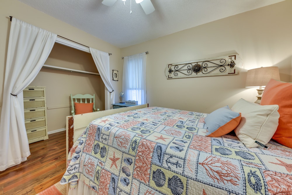 Stunning St Simons Island Home w/ Yard Near Beach! view 4