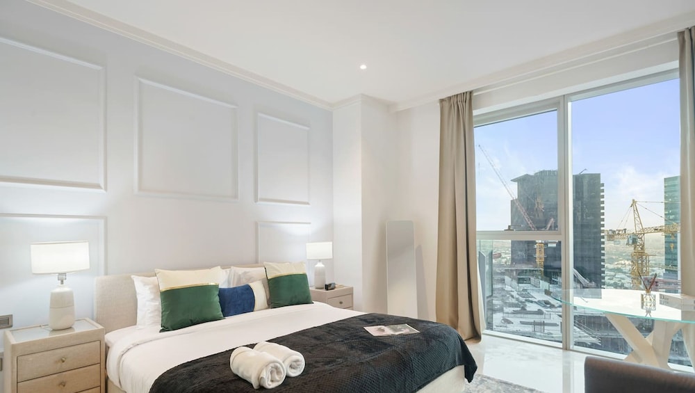 High Floor Lux 2BR nr Top Golf Dubai Marina JLT