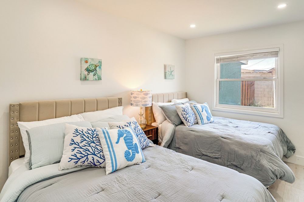 7 Mi Huntington Beach: Family Home w/ Patio!