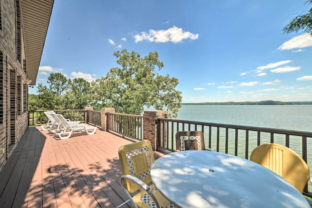 3,000 Sq Ft A-frame Home on Kentucky Lake w/ Dock!