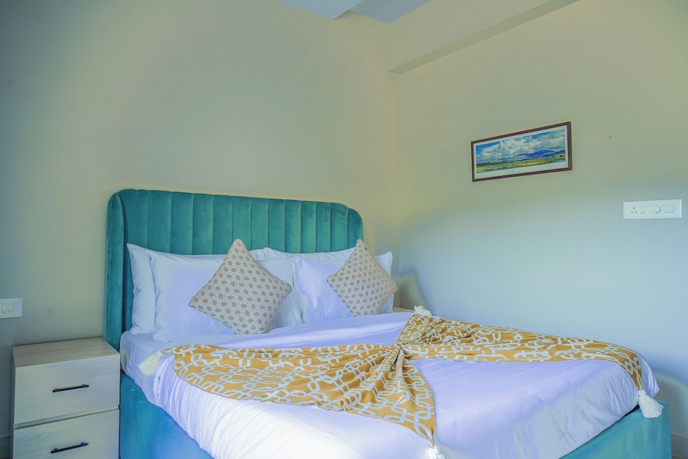 Alaya Stays Veera Marina 3 BHK Apartment