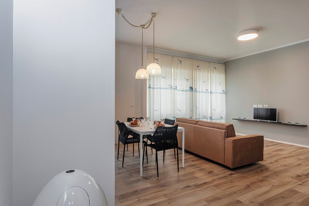 Quinto Modern Flat by Wonderful Italy