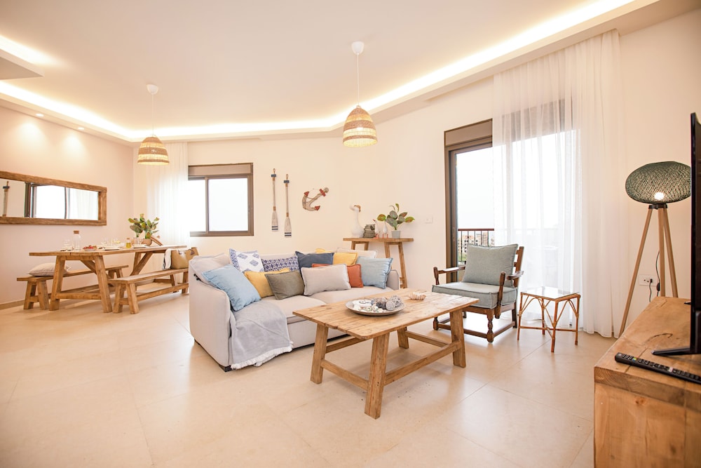 Akl - Chic Apts & Balconies in Batroun