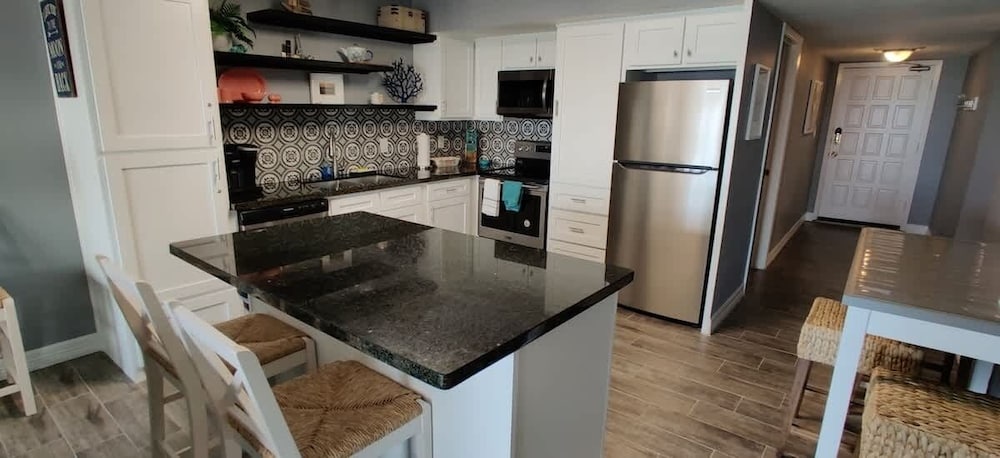 Saida Beachfront Luxe Condo Two Heated Pools 2 Bedroom Condo