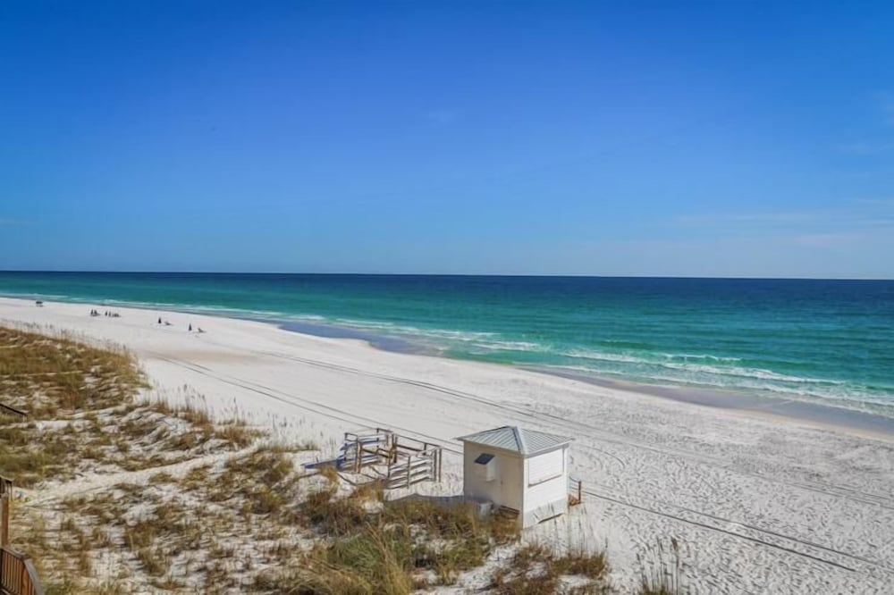 Bella Beach 5 Bedroom Holiday Home by Five Star Properties
