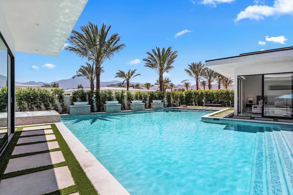 Sleeps 20 Pool & Pickleball Villa Near Golf, Dining & Fun Bravo Villa #2 by Avantstay