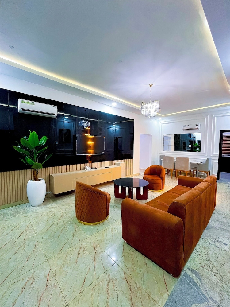 The12 by Naji Resort