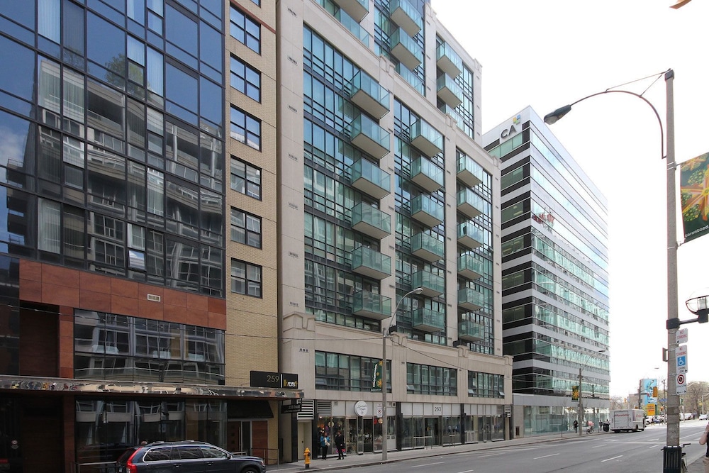 WhiteHall Suites- Yorkville