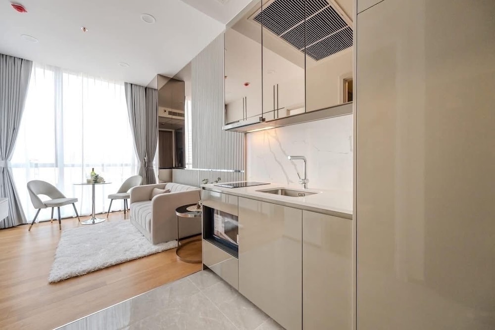 New City Condo in Central Bangkok ·